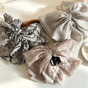 Paisley Print Bow Hair Claw, Large Chiffon Bow Hair Clip, Pearl Accent Hair Jaw, Vintage Floral Hair Grab, Romantic Hair Accessory for Women