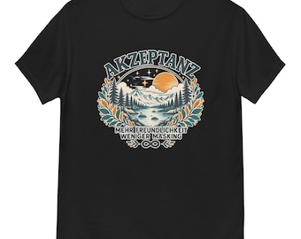 Könnte beinhalten: Ein schwarzes T-Shirt mit kurzen Ärmeln und einem Grafikdruck einer Berglandschaft mit Fluss, Bäumen und Sonne. Der Text AKZEPTANZ ist darüber gewölbt, darunter steht MEHR FREUNDLICHKEIT WENIGER MASKING sowie ein Unendlichkeitssymbol.