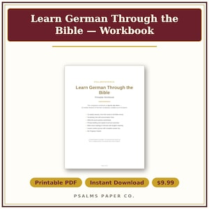 以下が含まれることがあります： 金色の文字で「Learn German Through the Bible」と書かれた白いデジタルワークブック。表紙には、15の週間レッスン、語彙リスト、練習ワークシート、フレーズ構築演習、聖句の朗読、進捗トラッカーなどの機能が記載されています。