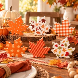 Conjunto de 6 peças com decoração de folhas de bordo em madeira, bandeja de vários andares para decoração de outono, decoração de mesa para o Dia de Ação de Graças, enfeites rústicos de outono para casa de campo.