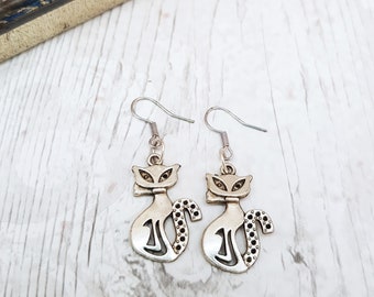 Dangle earrings, silver cat earrings, cat jewelry, kitty cat earrings, kitten earrings, cat themed, cat lady gift, drop earrings, charm, E1