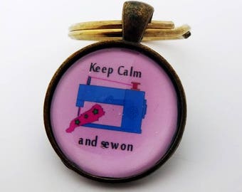 Sewing keychain, Keep calm and sew, Sewing geek gift, Quilter gift, Sewing bag charm, Sewing quote, Sewing theme keyring, funny gift, S1