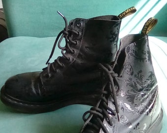 dr martens cassidy skull
