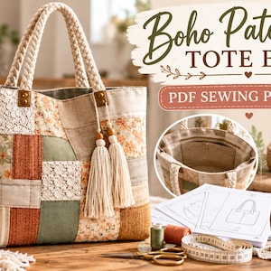 Könnte beinhalten: Eine Patchwork-Tragetasche aus floralen, spitzenbesetzten und einfarbigen Stoffquadraten in erdigen Tönen. Die Tasche hat geflochtene Griffe, zwei hängende Quasten und einen Reißverschluss. Text: Boho Patchwork TOTE BAG PDF SEWING PATTERN.