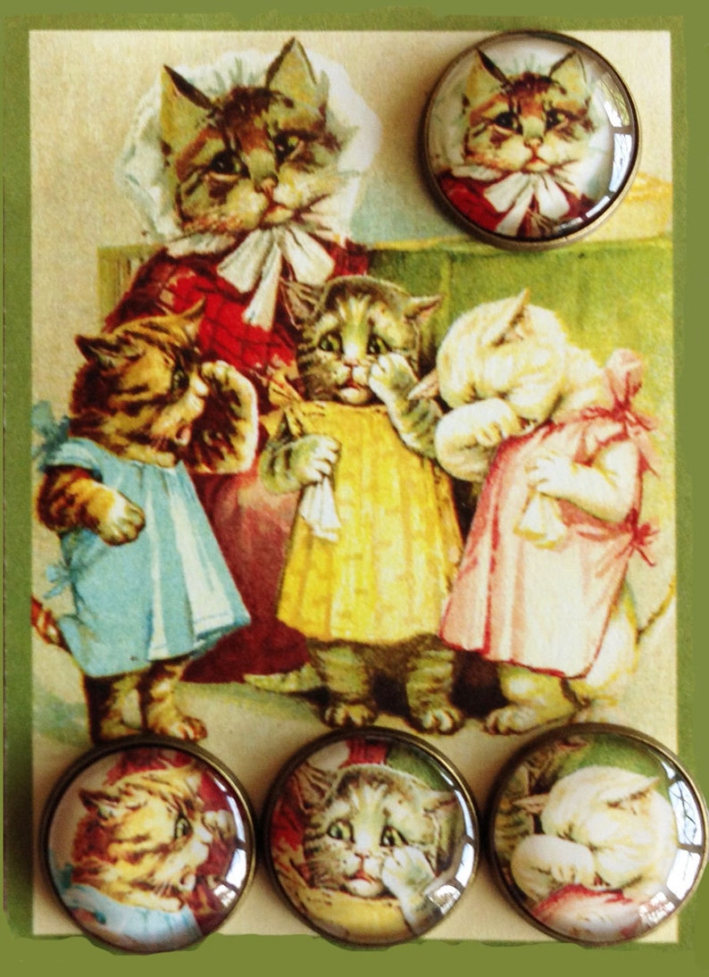 RAGGEDY ANN AND ANDY 25mm GLASS Studio BUTTON Brass Filigree VINTAGE STORY BOOKS