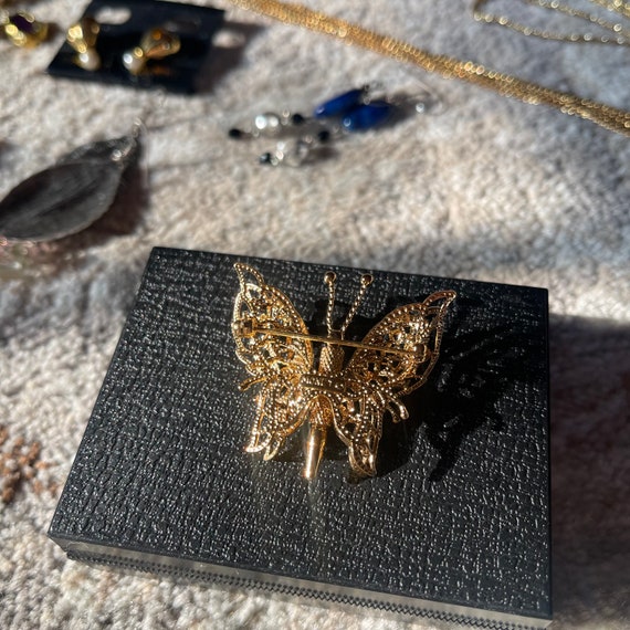 VINTAGE Signed Monet Gold Tone Filigree Butterfly… - image 7