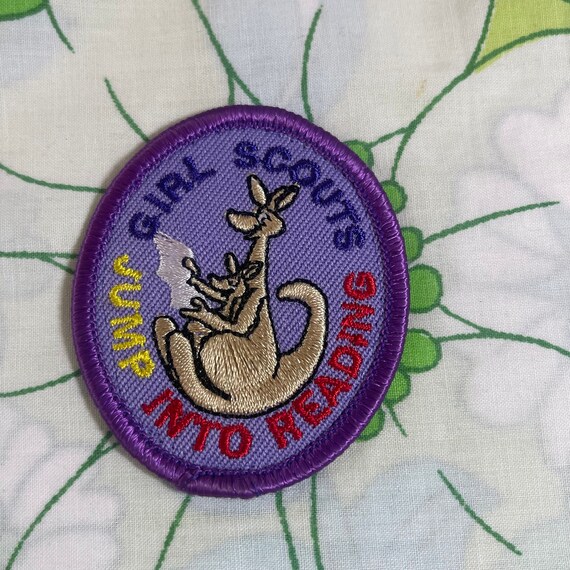 VINTAGE Girl Scouts Jump Into Reading Kangaroo Embroi… Gem