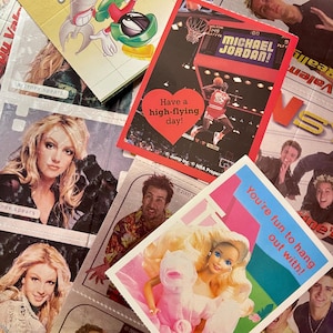 Ein Very Vintage Valentine Pack - 80er - 90er - Y2K Nostalgische Popkultur Mystery Pack mit 5 oder 10 Karten