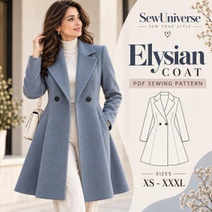 Può includere: Un cappotto blu polvere con bavero dentellato, maniche lunghe e due bottoni neri, presentato come cartamodello PDF di SewUniverse intitolato Elysian Coat. La grafica include un disegno al tratto del cappotto e le taglie dalla XS alla XXXL.