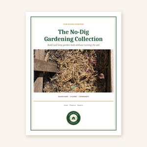 Könnte beinhalten: Ein Dokument mit dem Titel The No-Dig Gardening Collection und dem Untertitel Build and keep garden beds without turning the soil. Es enthält ein Foto eines Gartenbeets mit Strohmulch und ein kreisförmiges Four Seasons Homestead Logo.