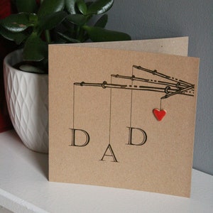 Carte de pêche « papa » faite à la main avec des détails de cœur en céramique, carte de vœux faite à la main avec cœur rouge en céramique, carte de fête des pères