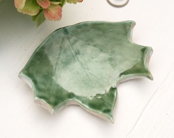 Leaf Shaped Ceramic Dish, Handmade Hand Painted Ceramic Green Dish, Housewarming Gift, Gifts for Friends, Gifts for Family