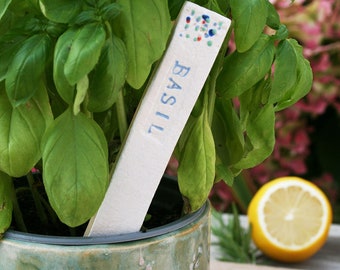 Blaue florale Kräuter- und Gemüsemarker, Keramikgeschenke für Gärtnerliebhaber, handgemachte Outdoor-Marker für Pflanzen, Gemüse und Kräuter