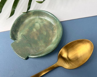 Plain Green Ceramic Spoon Rest - Kitchen decor, Spoon holder for kitchen - ceramic handmade pottery