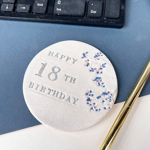 Dessous de verre floral pour 18e anniversaire, cadeau en céramique d'anniversaire d'une étape importante avec carte de voeux assortie en option