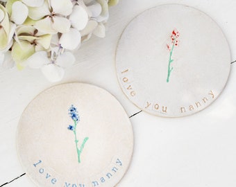 Floral Love You Nanny Coaster, regalo de montaña rusa para niñera, idea de regalo de cumpleaños o Navidad, montaña rusa de flores rosa o azul