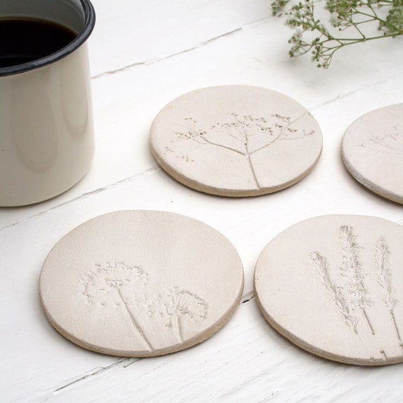 White Wild Flower Ceramic Coasters, Individual or Set of 4 Ceramic Off-white  Floral Circle Coasters, Gift for Her, Birthday Gifts 