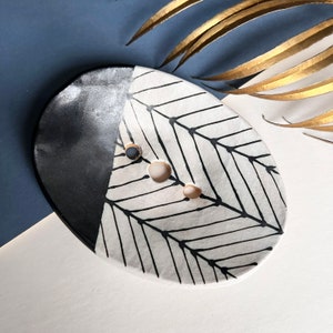 Black Herringbone Ceramic Soap Dish With Drainage