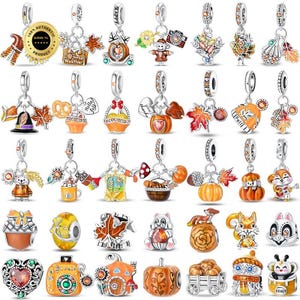 Può includere: Una collezione di ciondoli in metallo color argento con motivi a tema autunnale, tra cui zucche, foglie d'acero, scoiattoli, volpi, girasoli, ghiande e cibi stagionali, ciascuno dotato di un piccolo occhiello per bracciali o collane.