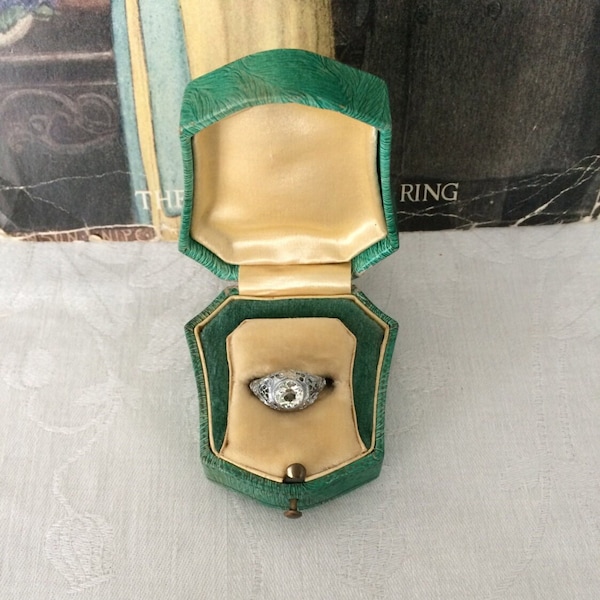 Vintage Push Button Ring Box~Dragonfly Green Art Deco Ring Display Box~Beach Wedding Presentation Box~Two Tone Interior