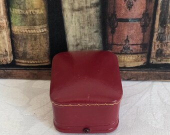Vintage Red Leather Tooled Ring Box, Gilt Embossing, Push Button Display (Bailey, Banks & Biddle)