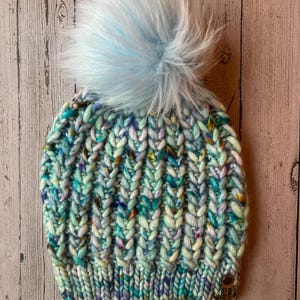 100% Merino Wolle Strickmütze | Geflochtene Herzen Beanie (leicht)