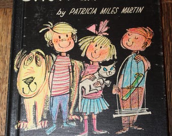 Show and Tell by Patricia Miles Martin Drawn by Tom Hamil Picture Book