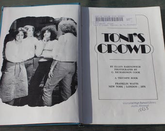 Toni's Crowd by Ellen Rabinowich  Photographs by G Richardson Cook 1970s Young Adult Book