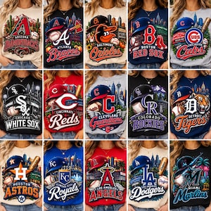 Pode incluir: Uma coleção de t-shirts com vários logótipos de equipas da Major League Baseball, incluindo os Diamondbacks, Braves, Orioles, Red Sox, Cubs, White Sox, Reds, Guardians, Rockies, Tigers, Astros, Royals, Angels, Dodgers e Marlins.