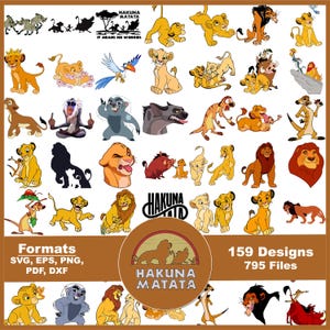 Op de afbeelding: Een digitale collectie van 159 grafische ontwerpen met diverse geanimeerde leeuwenfiguren, een stokstaartje, een wrattenzwijn, een mandril en hyena's. De afbeeldingen bevatten tekst zoals Hakuna Matata en de formaten SVG, EPS, PNG, PDF en DXF.
