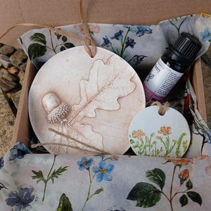Acorn & oak leaf aroma diffuser, fragrance oil, handmade tag