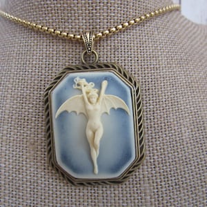 Vampire Cameo Vampire Girl Pendant Necklace Gothic Jewelry Gold N5881