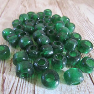 Cuentas de cuervo de vidrio verde translúcido de 9 x 6 mm - Material para joyería y manualidades, tira de 100 imagen 1