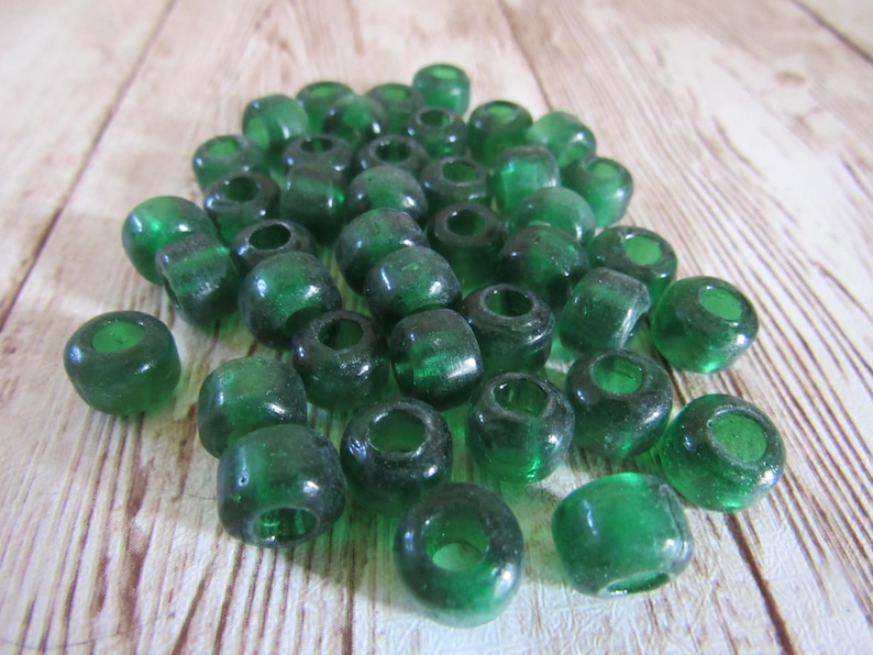 Cuentas de cuervo de vidrio verde translúcido de 9 x 6 mm - Material para joyería y manualidades, tira de 100 imagen 1