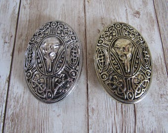 Broche de escudo de calavera de cuervo, pájaro gótico, cuervo, joyería oscura, delantal vikingo, capa