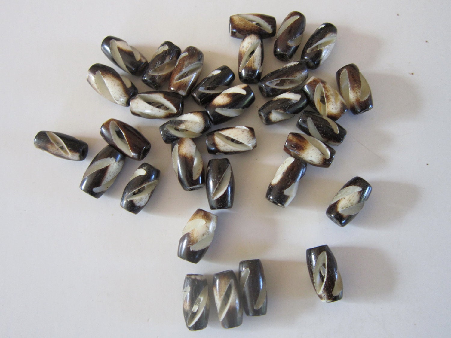 Buffalo Carved Bone Beads 1 1//2/" Hair Pipe Buffalo Carved Bone Beads 16/" Strand