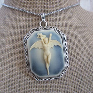 Vampire Cameo Vampire Girl Pendant Necklace Gothic Jewelry Gold N5882