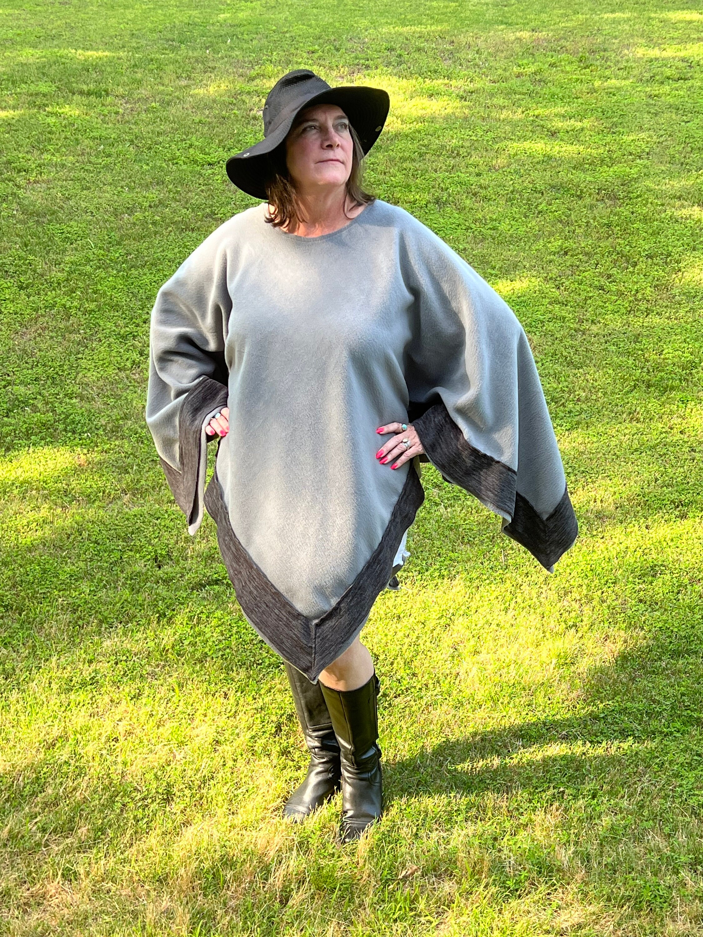 Ameri（アメリ）の「REVERSIBLE BOA PONCHO COAT（ポンチョ