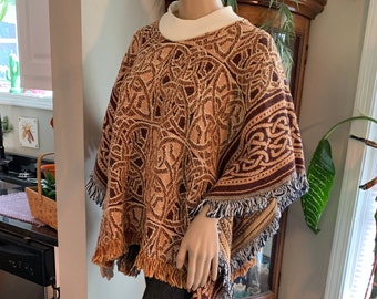 Coarsely Woven Celtic Pattern Rib Knit Collar Poncho Fringed