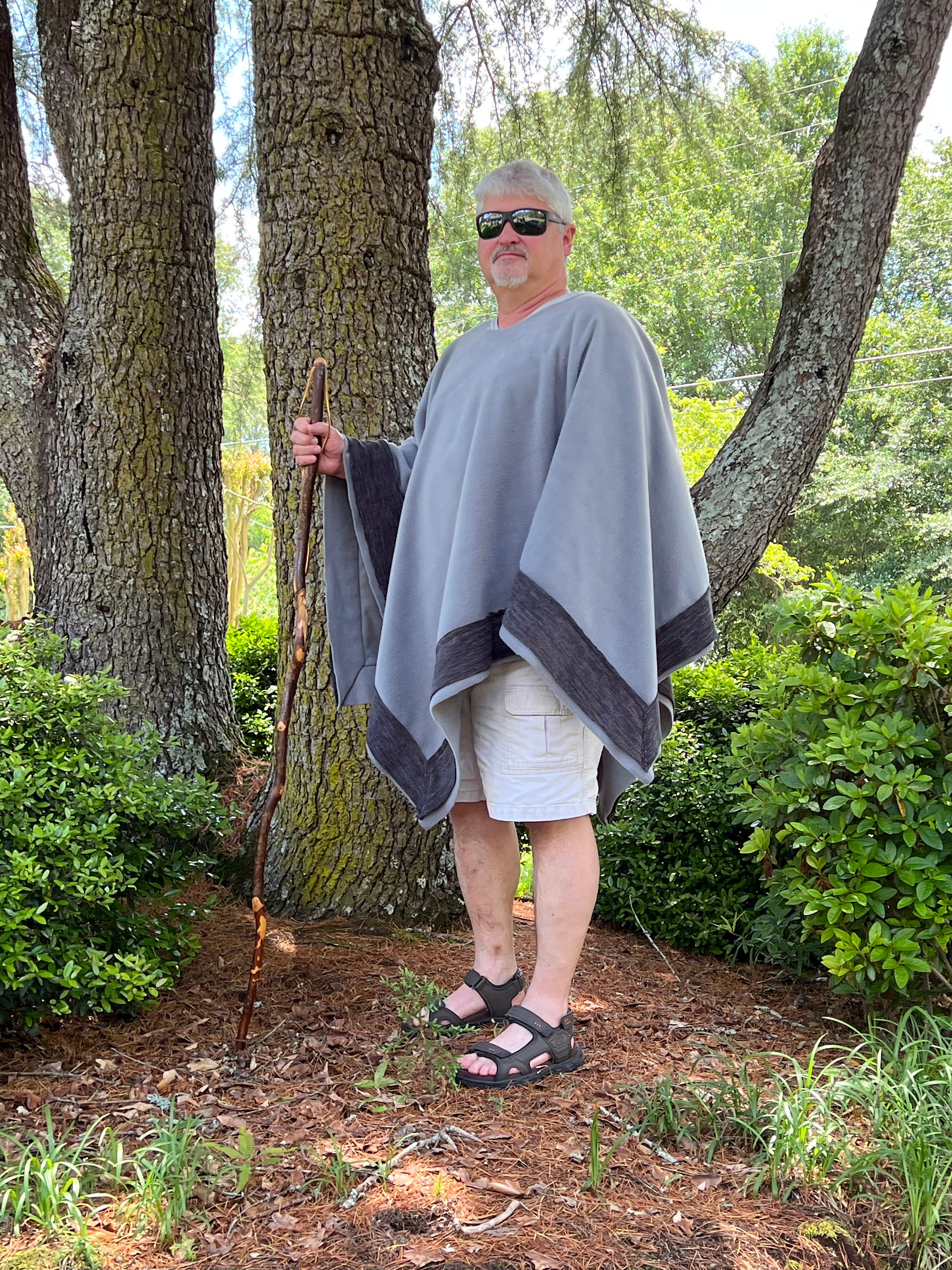 AMERI　REVERSIBLE COLOR PONCHO COAT Woven Fabric Poncho in Native American Pattern Reversible