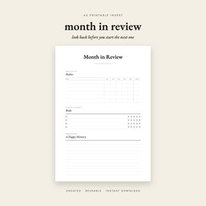 Pode incluir: Uma folha A5 imprimível intitulada Month in Review. O layout inclui seções para hábitos com uma grade de acompanhamento semanal, uma seção de livros com caixas de seleção e estrelas, e uma seção com linhas para A Happy Memory.