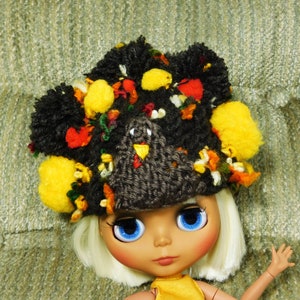 Muts voor Blythe - Grand Thanksgiving Turkije Hoed - Loom gebreide ribrand hoed - Feestelijke vakantiehoed met Pom Poms