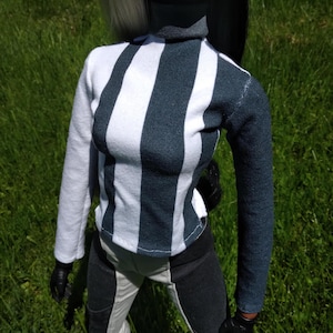 Camiseta gráfica de manga larga con cuello alto, talla Smartdoll, a escala 1/3 - Estampado de rayas blancas y negras - Ropa para Smart Doll