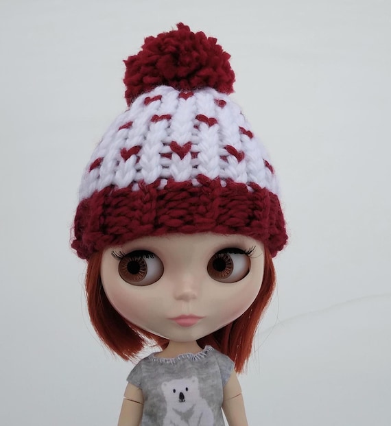 ♥︎ブライス♥︎手編みポンポンニット帽＊ホワイト ブライス用ビーニー - ポンポン付き赤と白の帽子 - Etsy 日本