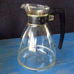 Jarra. Jarra vintage de vidrio Pyrex, decoración de cocina de mediados de siglo.