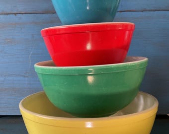 Pyrex. Set Pyrex Primary vintage.