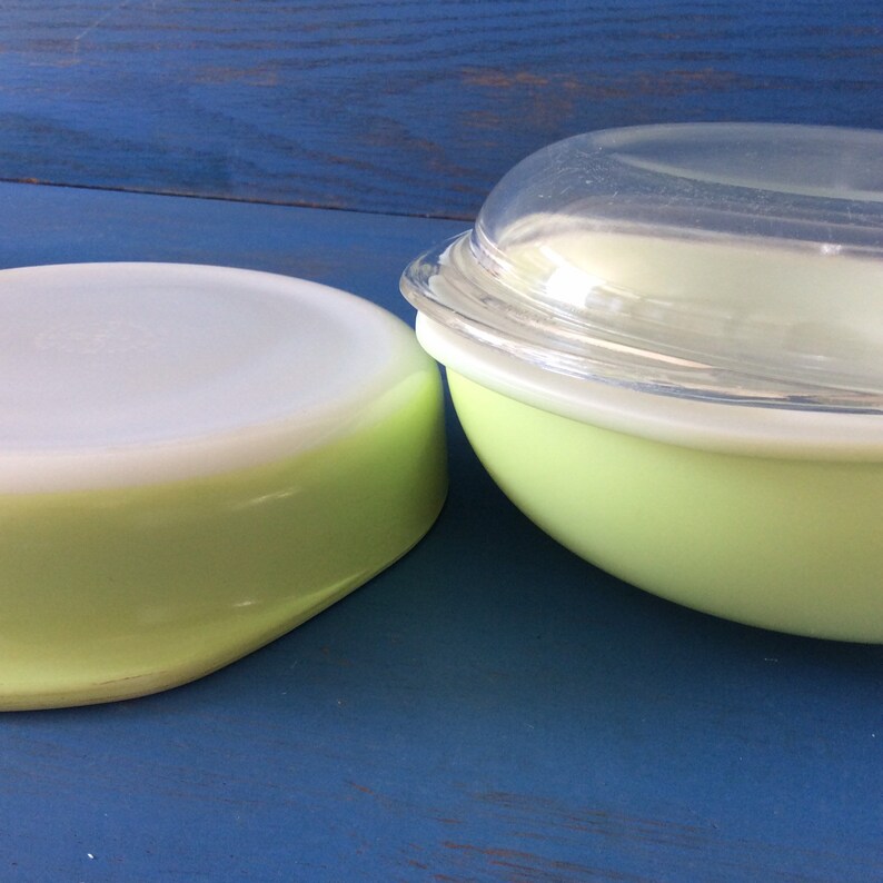 Pyrex Casserole and Cake Pan - Thumbnail 3