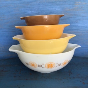 Pyrex . Pyrex  Cinderella vintage. town and country Cinderella set