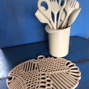 Dansk trivet.Vintage kitchen utensils . Rosti Utensils . Denmark kitchen ware . Plastic utensils . Melamine trivet .
