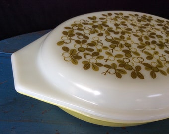 Pyrex Divided serving dish Verde (1967-1972), Pyrex casserole, retro Pyrex .